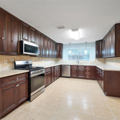 813 Glen Hollow Court, Conroe, TX 77385