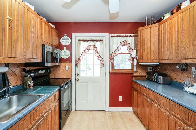 48 Pine Street, Hicksville, NY 11801