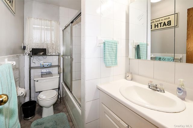 48 Pine Street, Hicksville, NY 11801