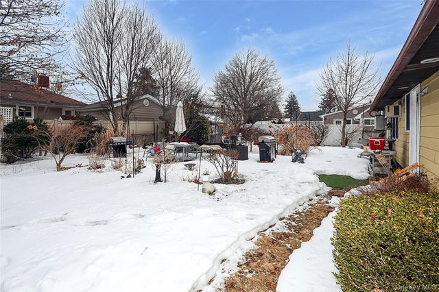 48 Pine Street, Hicksville, NY 11801