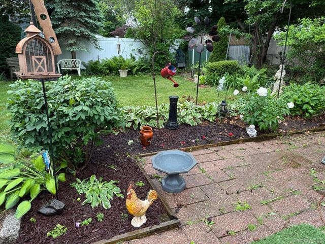 48 Pine Street, Hicksville, NY 11801