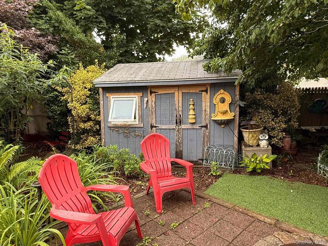 48 Pine Street, Hicksville, NY 11801