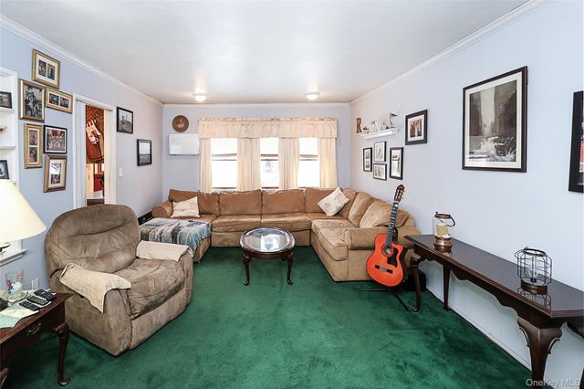 48 Pine Street, Hicksville, NY 11801