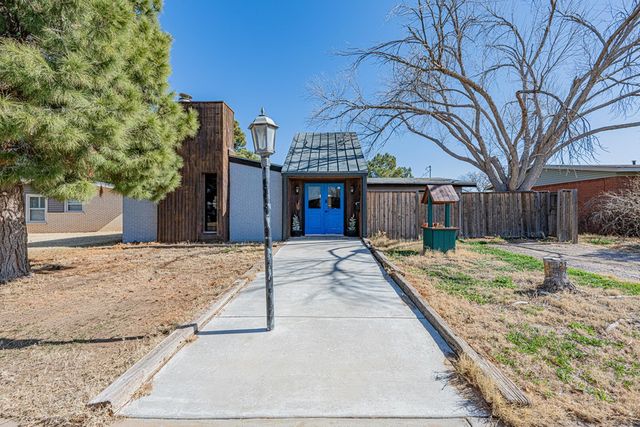 2002 Orlando Dr., Odessa, TX 79763