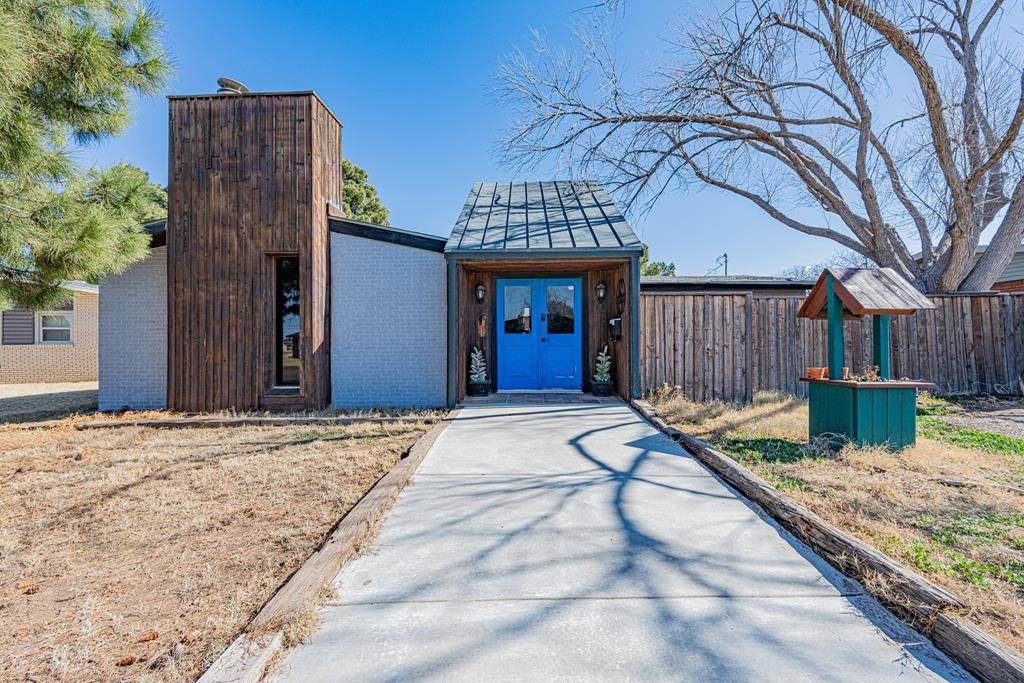 2002 Orlando Dr., Odessa, TX 79763