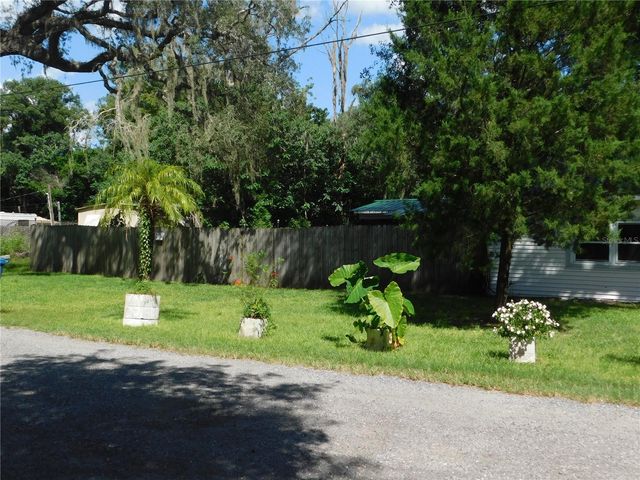 112 HUSEK STREET, Masaryktown, FL 34604