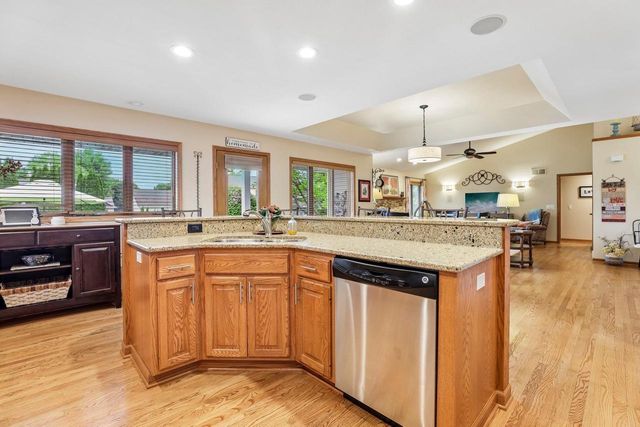 810 Ganser Drive, Waunakee, WI 53597