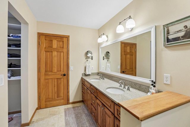810 Ganser Drive, Waunakee, WI 53597