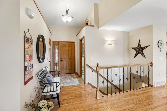 810 Ganser Drive, Waunakee, WI 53597
