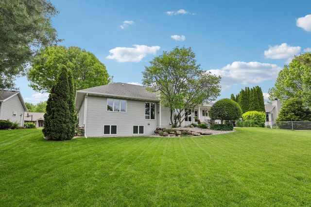 810 Ganser Drive, Waunakee, WI 53597