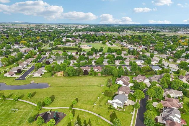 810 Ganser Drive, Waunakee, WI 53597