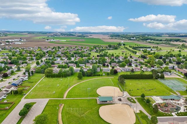 810 Ganser Drive, Waunakee, WI 53597