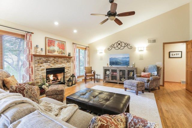 810 Ganser Drive, Waunakee, WI 53597