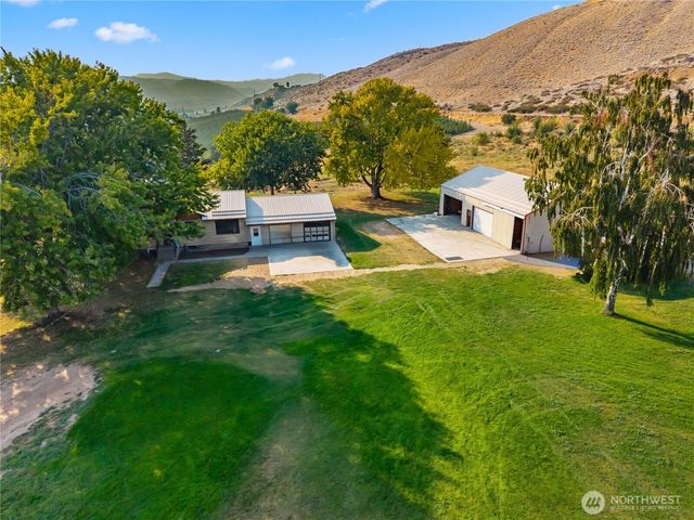 1550 Pear Lane, Rock Island, WA 98850