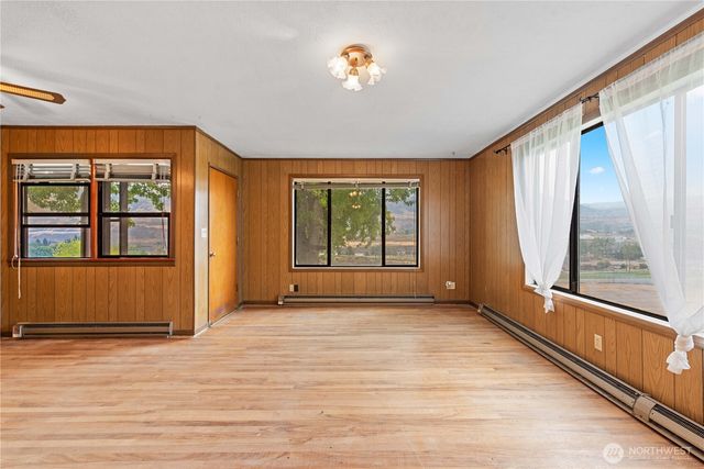 1550 Pear Lane, Rock Island, WA 98850