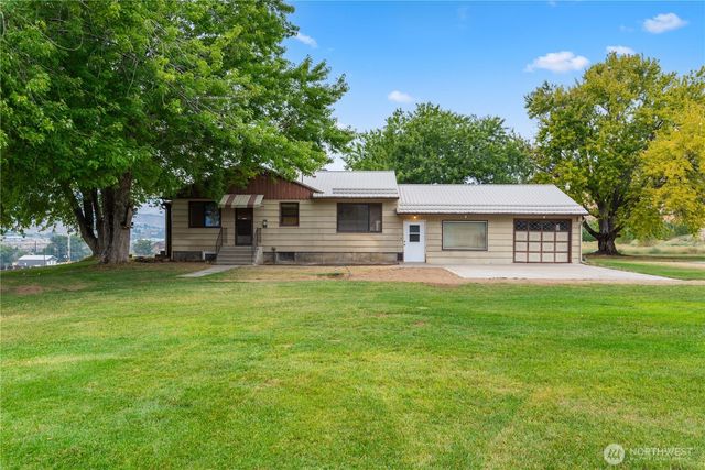 1550 Pear Lane, Rock Island, WA 98850