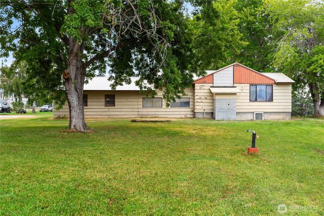 1550 Pear Lane, Rock Island, WA 98850