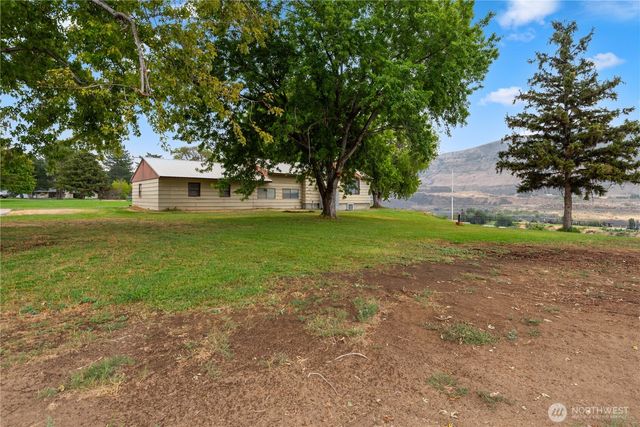 1550 Pear Lane, Rock Island, WA 98850