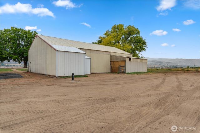 1550 Pear Lane, Rock Island, WA 98850