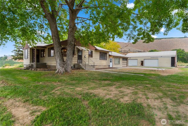 1550 Pear Lane, Rock Island, WA 98850