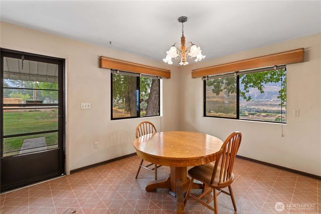 1550 Pear Lane, Rock Island, WA 98850