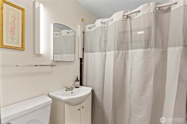 1550 Pear Lane, Rock Island, WA 98850