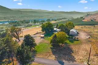 1550 Pear Lane, Rock Island, WA 98850