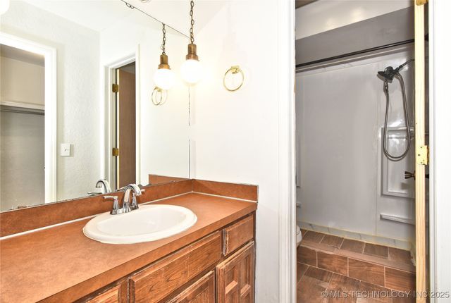 2208 W Memphis Street, Broken Arrow, OK 74012