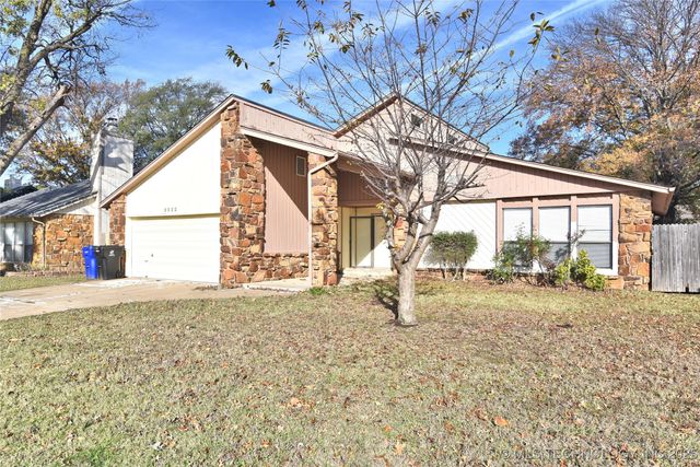 2208 W Memphis Street, Broken Arrow, OK 74012