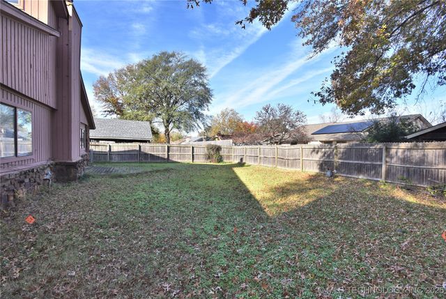 2208 W Memphis Street, Broken Arrow, OK 74012