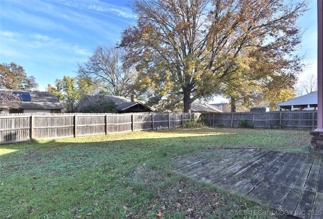 2208 W Memphis Street, Broken Arrow, OK 74012