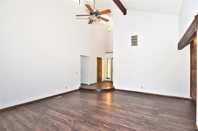 2208 W Memphis Street, Broken Arrow, OK 74012