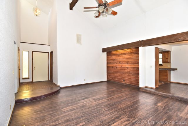 2208 W Memphis Street, Broken Arrow, OK 74012