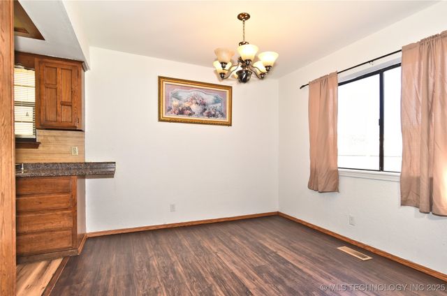 2208 W Memphis Street, Broken Arrow, OK 74012