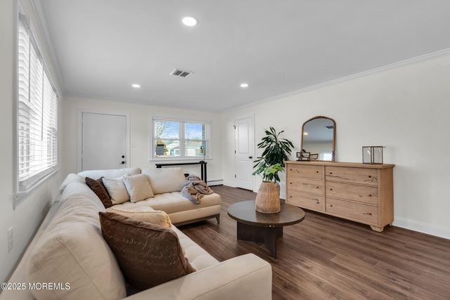 7 Georgetown Drive, Toms River, NJ 08757