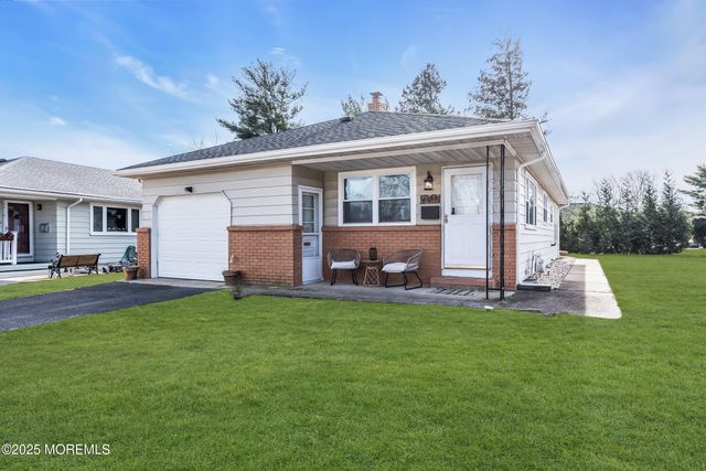 7 Georgetown Drive, Toms River, NJ 08757