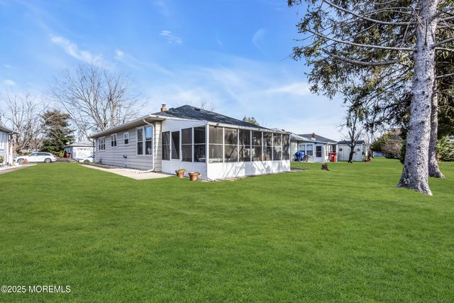 7 Georgetown Drive, Toms River, NJ 08757