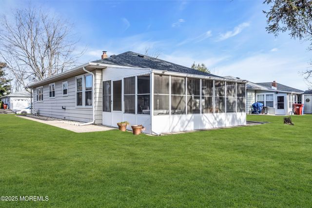 7 Georgetown Drive, Toms River, NJ 08757