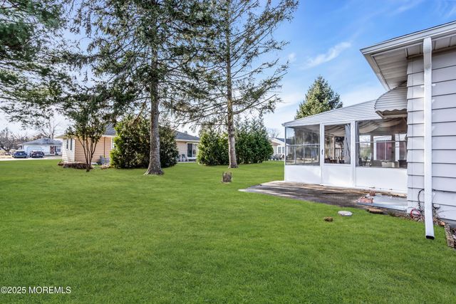 7 Georgetown Drive, Toms River, NJ 08757