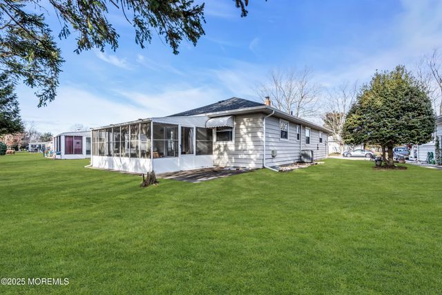 7 Georgetown Drive, Toms River, NJ 08757