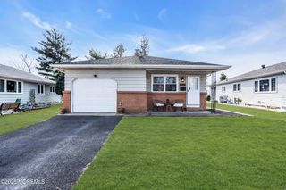 7 Georgetown Drive, Toms River, NJ 08757