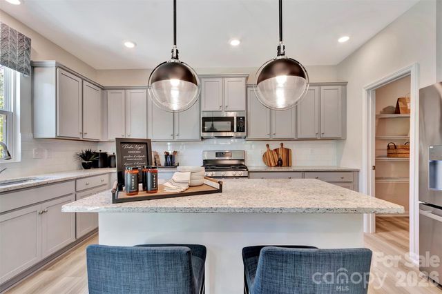 8613 Acadia Parkway, Sherrills Ford, NC 28673