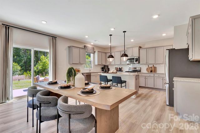 8613 Acadia Parkway, Sherrills Ford, NC 28673