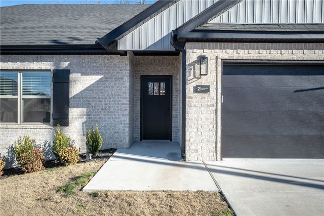 2 Anchinleck Circle, Bella Vista, AR 72715