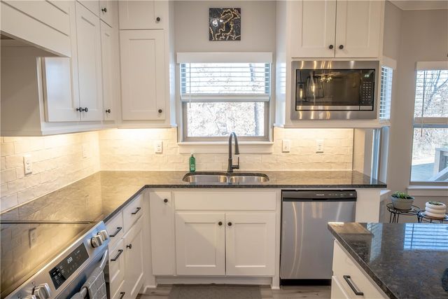 2 Anchinleck Circle, Bella Vista, AR 72715