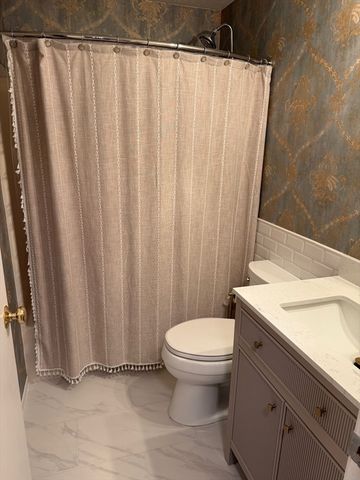 269 Cambridge Rd 204, Woburn, MA 01801