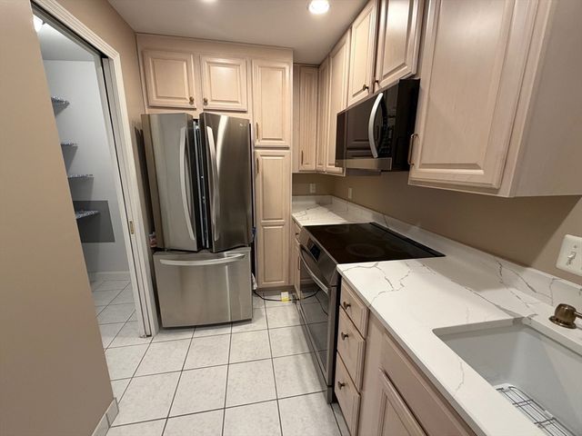 269 Cambridge Rd 204, Woburn, MA 01801