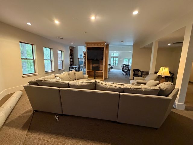 269 Cambridge Rd 204, Woburn, MA 01801