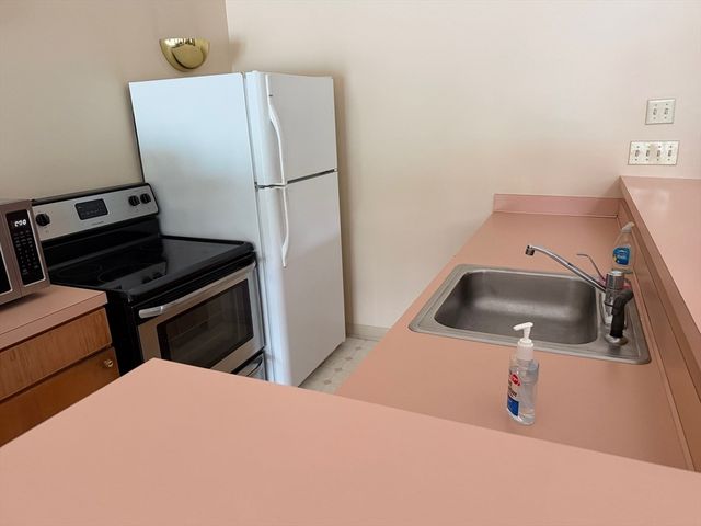 269 Cambridge Rd 204, Woburn, MA 01801