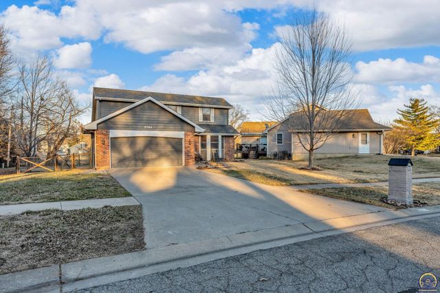 3764 SW Wood View DR, Topeka, KS 66610